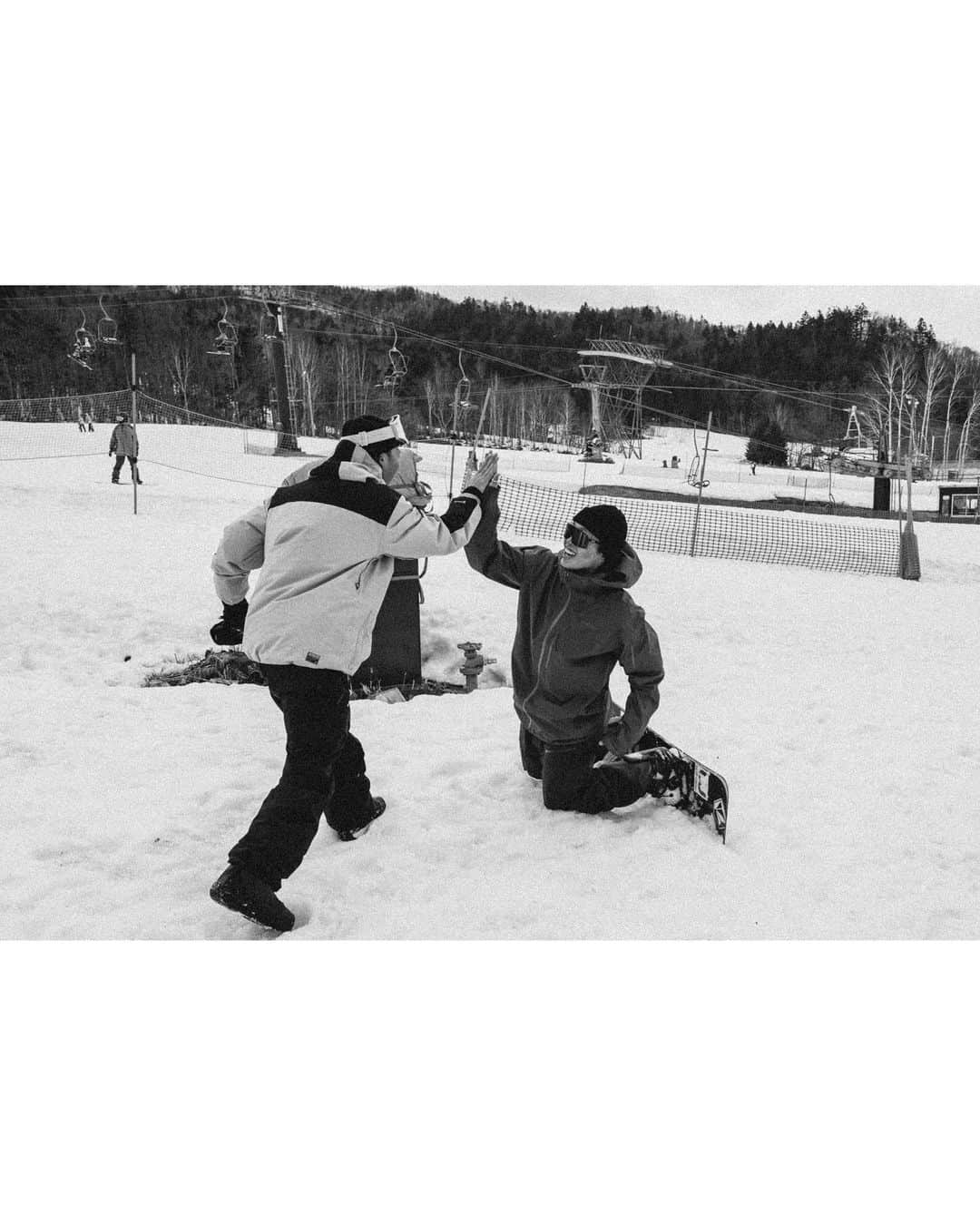 杉本幸祐さんのインスタグラム写真 - (杉本幸祐Instagram)「Snowboard crew.  これからも雪で遊べるように @sdgs_kids_movement   #vectorglide  #jazzysport  SNOWACTION 2023のイベントにご協賛いただきました 以下企業の皆様ありがとうございました  #oakleyjapan 様 @oakleyjapan  #株式会社ウィルレイズ 様　@willraise_official  #amuse株式会社 様 #アミューズスポーツ 様 #株式会社コーセー 様　@kose_official  #woo株式会社  様 #富良野スキー場60周年記念 様　@furanoski_official  #日本生命保険相互会社 様　 #株式会社プラス 様 #回転寿司トピカル 様　@topical0070  #ksport 様 #アクティブ株式会社 様 #アッシュホールディングス株式会社 様 #株式会社kplan 様 #株式会社ビーバン 様　@beevan0417  #株式会社Sept. 様 #エナライン株式会社 様」4月6日 5時31分 - _b1ackcoffee_