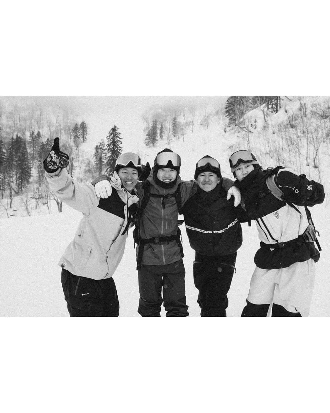 杉本幸祐さんのインスタグラム写真 - (杉本幸祐Instagram)「Snowboard crew.  これからも雪で遊べるように @sdgs_kids_movement   #vectorglide  #jazzysport  SNOWACTION 2023のイベントにご協賛いただきました 以下企業の皆様ありがとうございました  #oakleyjapan 様 @oakleyjapan  #株式会社ウィルレイズ 様　@willraise_official  #amuse株式会社 様 #アミューズスポーツ 様 #株式会社コーセー 様　@kose_official  #woo株式会社  様 #富良野スキー場60周年記念 様　@furanoski_official  #日本生命保険相互会社 様　 #株式会社プラス 様 #回転寿司トピカル 様　@topical0070  #ksport 様 #アクティブ株式会社 様 #アッシュホールディングス株式会社 様 #株式会社kplan 様 #株式会社ビーバン 様　@beevan0417  #株式会社Sept. 様 #エナライン株式会社 様」4月6日 5時31分 - _b1ackcoffee_