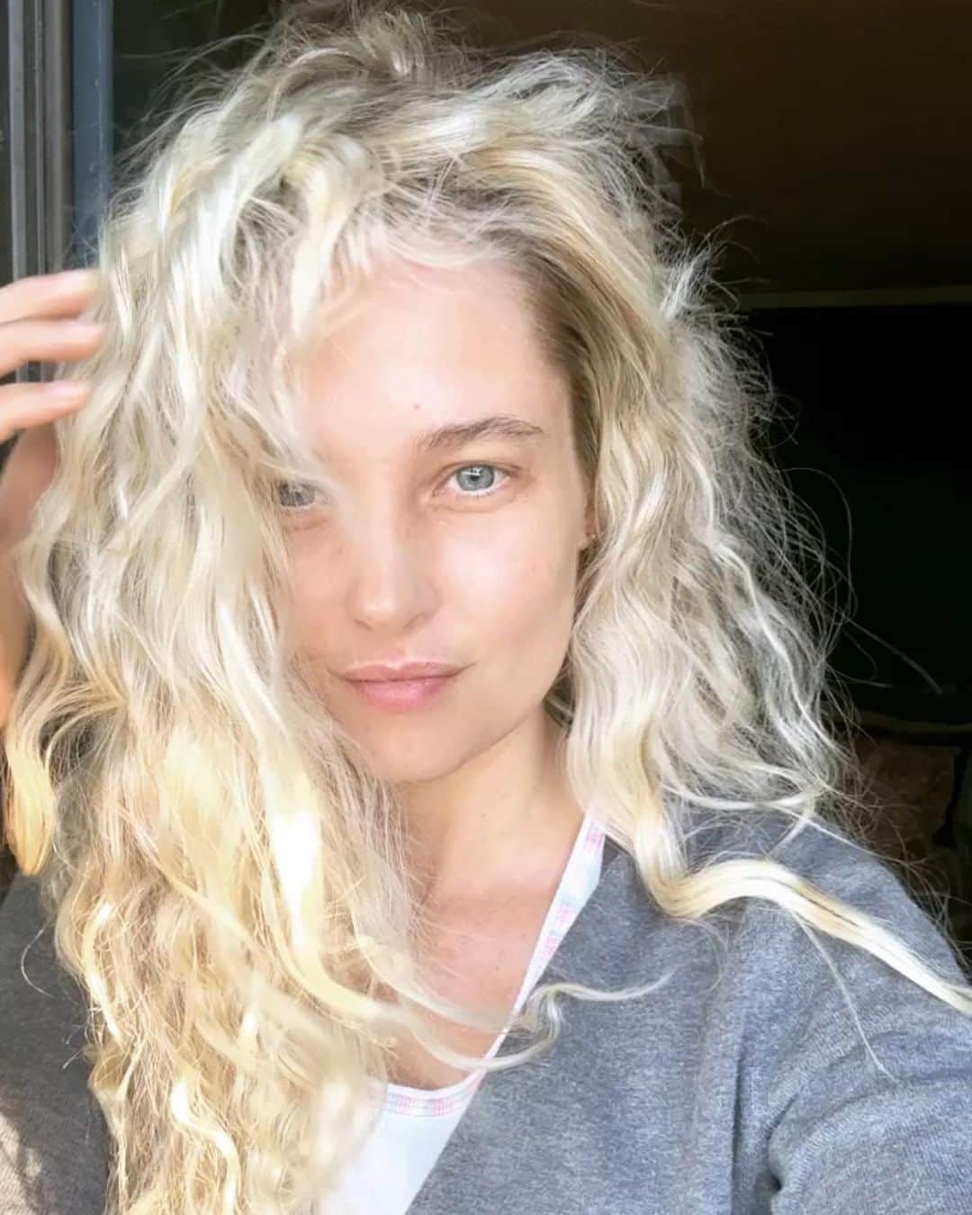 ジェネビーブ・モートンのインスタグラム：「🥰」