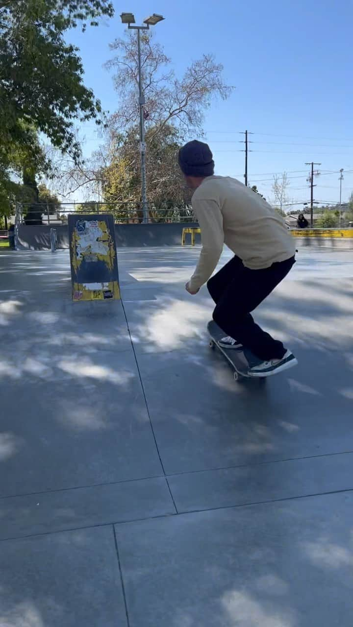 オーウェン・ダノフのインスタグラム：「just some Wednesday skate content  🤳 @jackdiederich」