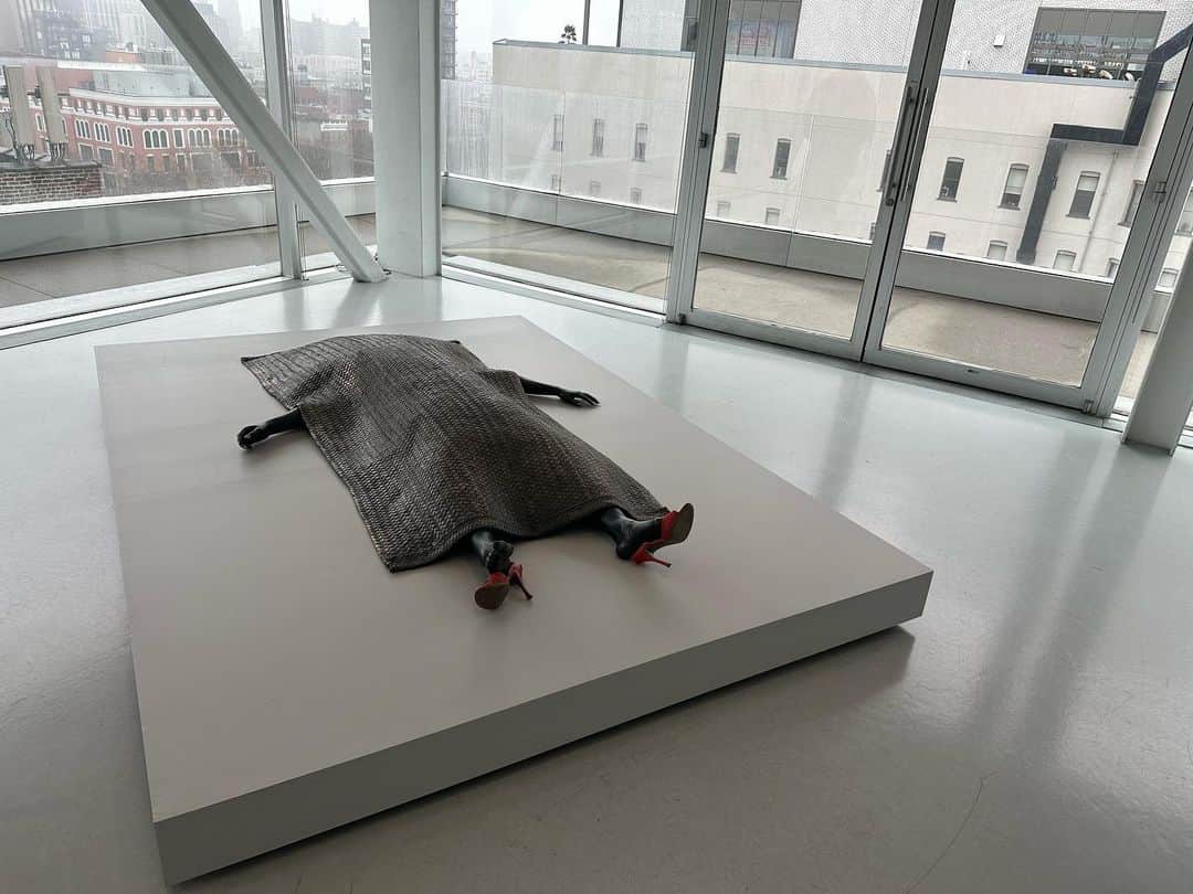 トームさんのインスタグラム写真 - (トームInstagram)「Shavasana 1, 2019, #WangechiMutu #Intertwined #NewMuseum #NY  #exhausted #corpsepose #IMDEAD」4月6日 5時46分 - tomenyc