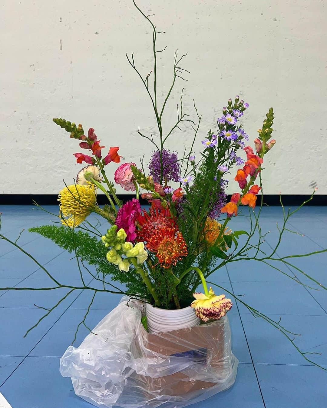 さんのインスタグラム写真 - (Instagram)「Flower Bouquet making party hosted by the best @nconnelly_ & @anitademps 😍🌸」4月6日 5時57分 - audreyanamichelle