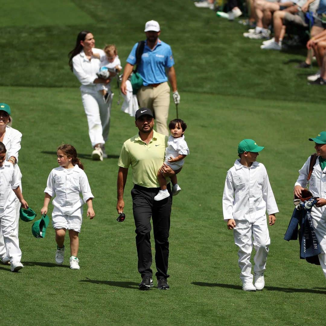 ジェイソン・デイのインスタグラム：「Family time at @themasters par 3 contest」