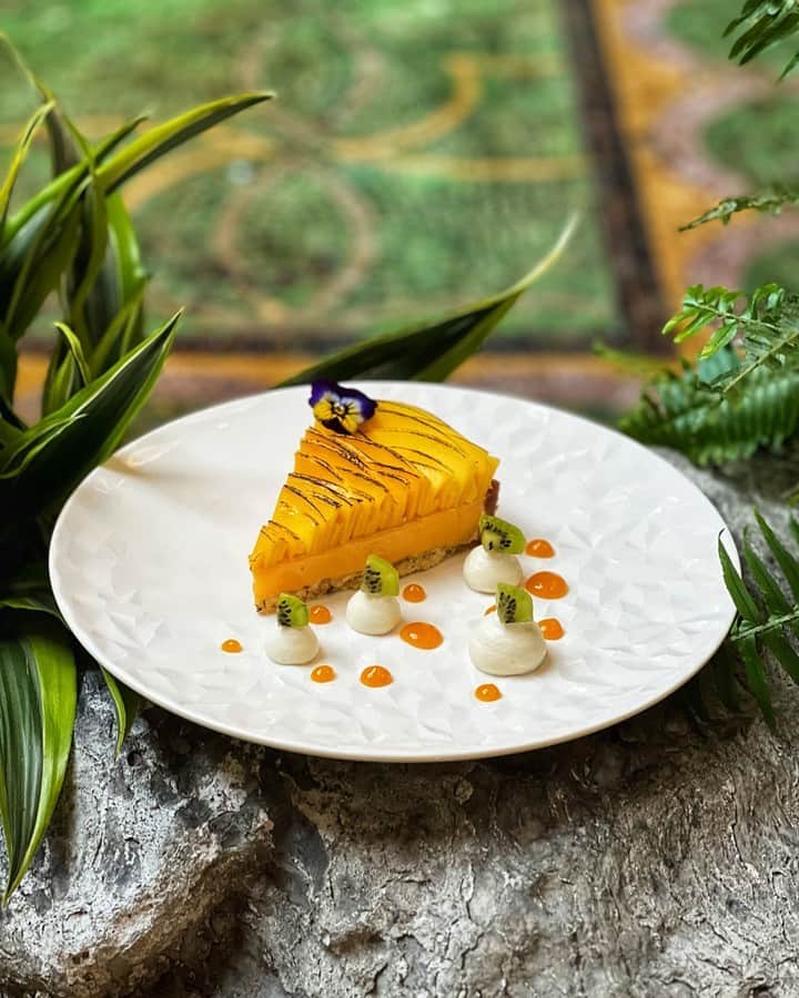 The Venetian Las Vegasのインスタグラム：「@chicarestaurants is serving up stellar specials for Easter this Sunday! Whether it's brunch or dinner, you can savor Duck Leg Carnitas and Red Chile Crusted Lamb, with a Mango Tart for dessert. Reserve your table today.」