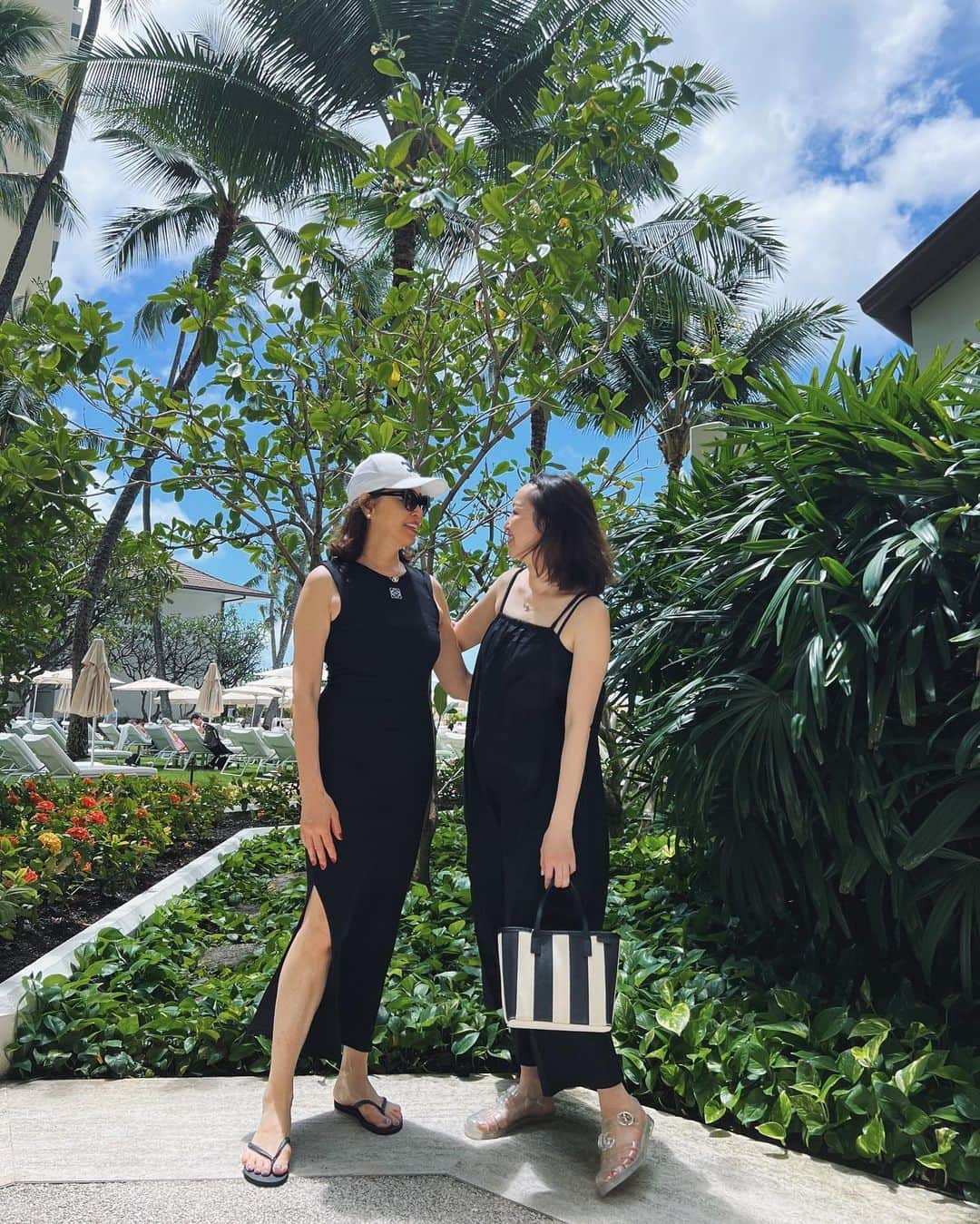 翁安芸さんのインスタグラム写真 - (翁安芸Instagram)「Hawaii🌴🌴🌴  春休みは母とハワイで待ち合わせ。4年ぶりのハワイは、やっぱりいい☀️  #springbreak #motheranddaughter #hawaii #halekulani #ハワイ  #etela #エテラ #sageimber #loewe #celine」4月6日 6時01分 - akinyc