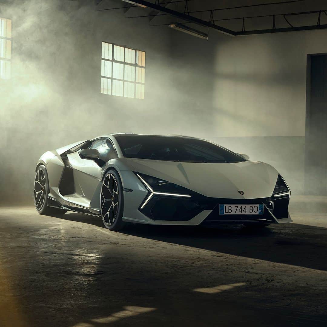 ランボルギーニさんのインスタグラム写真 (ランボルギーニInstagram)「Lights turned on for a new era