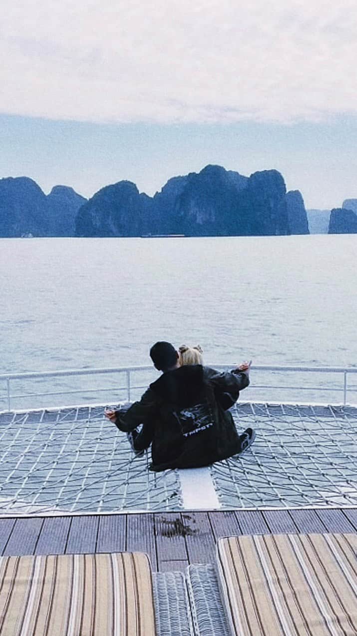 のインスタグラム：「Happy birthday babe, love doing life with you 🤍」