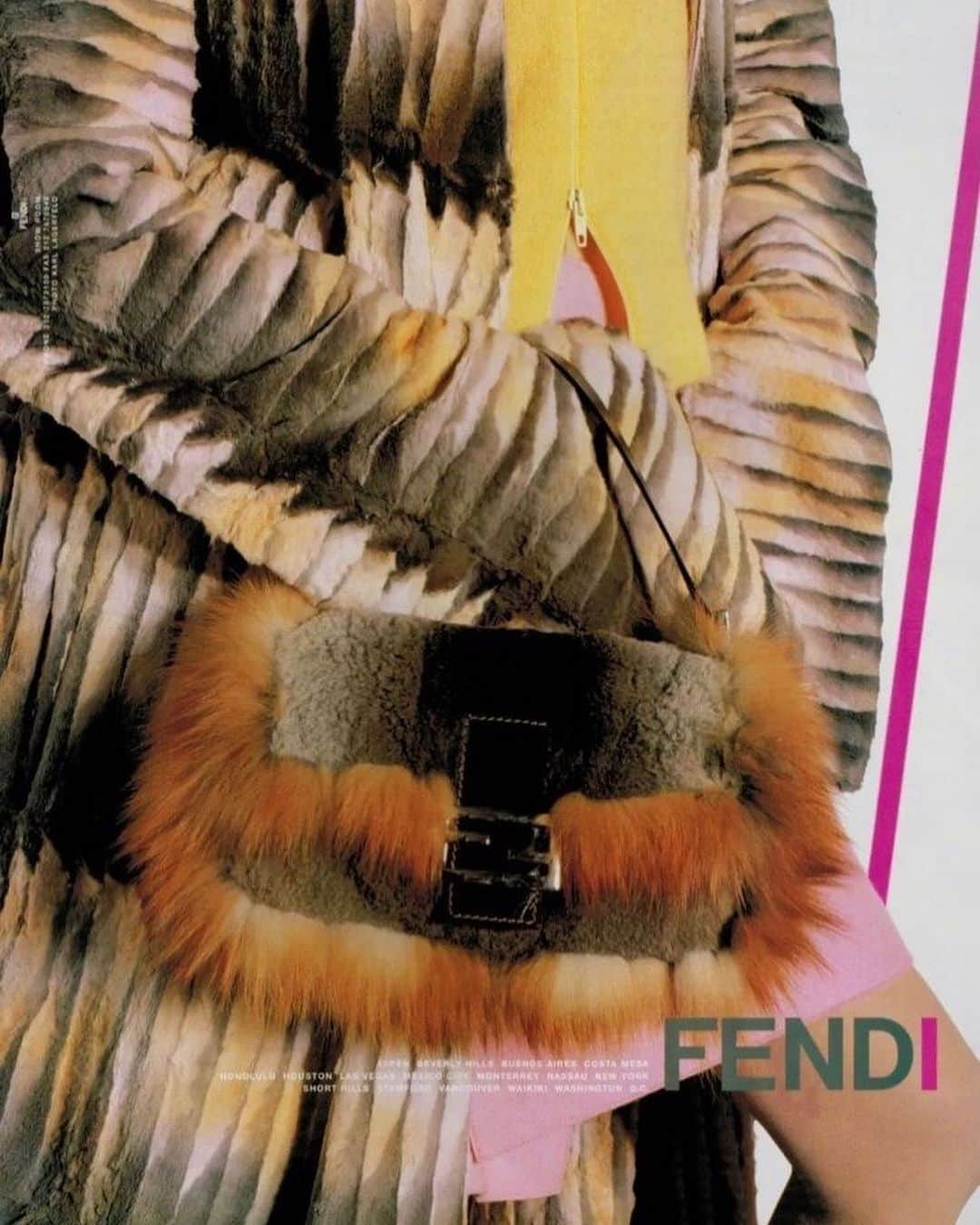 vintage Qooさんのインスタグラム写真 - (vintage QooInstagram)「#THROWBACK  #FendiVintage bags from late 90s -early 2000s ✨  ▼Customer service English/Chinese/Korean/Japanese *Please feel free to contact us! *商品が見つからない場合にはDMにてお問い合わせください   ▼International shipping via our online store. Link in bio.  #tokyovintageshop #오모테산도 #omotesando #aoyama #表参道 #명품빈티지 #빈티지패션 #도쿄빈티지샵  #ヴィンテージファッション #ヴィンテージショップ #fendi #fendibaguette #펜디바게트백 #フェンディ #フェンディバッグ #빈티지펜디」4月6日 15時44分 - vintageqoo