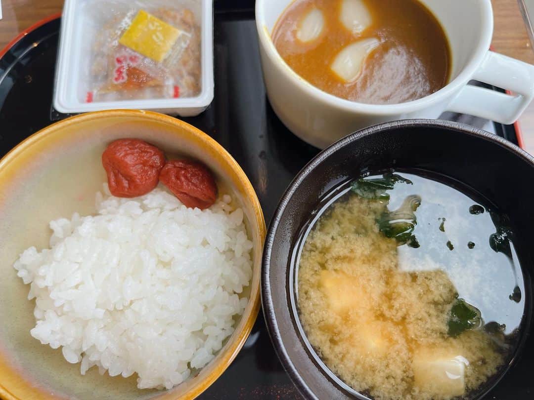 馬場典子さんのインスタグラム写真 - (馬場典子Instagram)「宿泊した時の朝食は パンやスープ、お粥に惹かれつつ… 結局、納豆、ごはん、お味噌汁（時々カレー付き）になってしまいます。  #グルメではな食いしん坊 #馬場典子 #ばばちゃんネル」4月6日 15時54分 - baba_channel