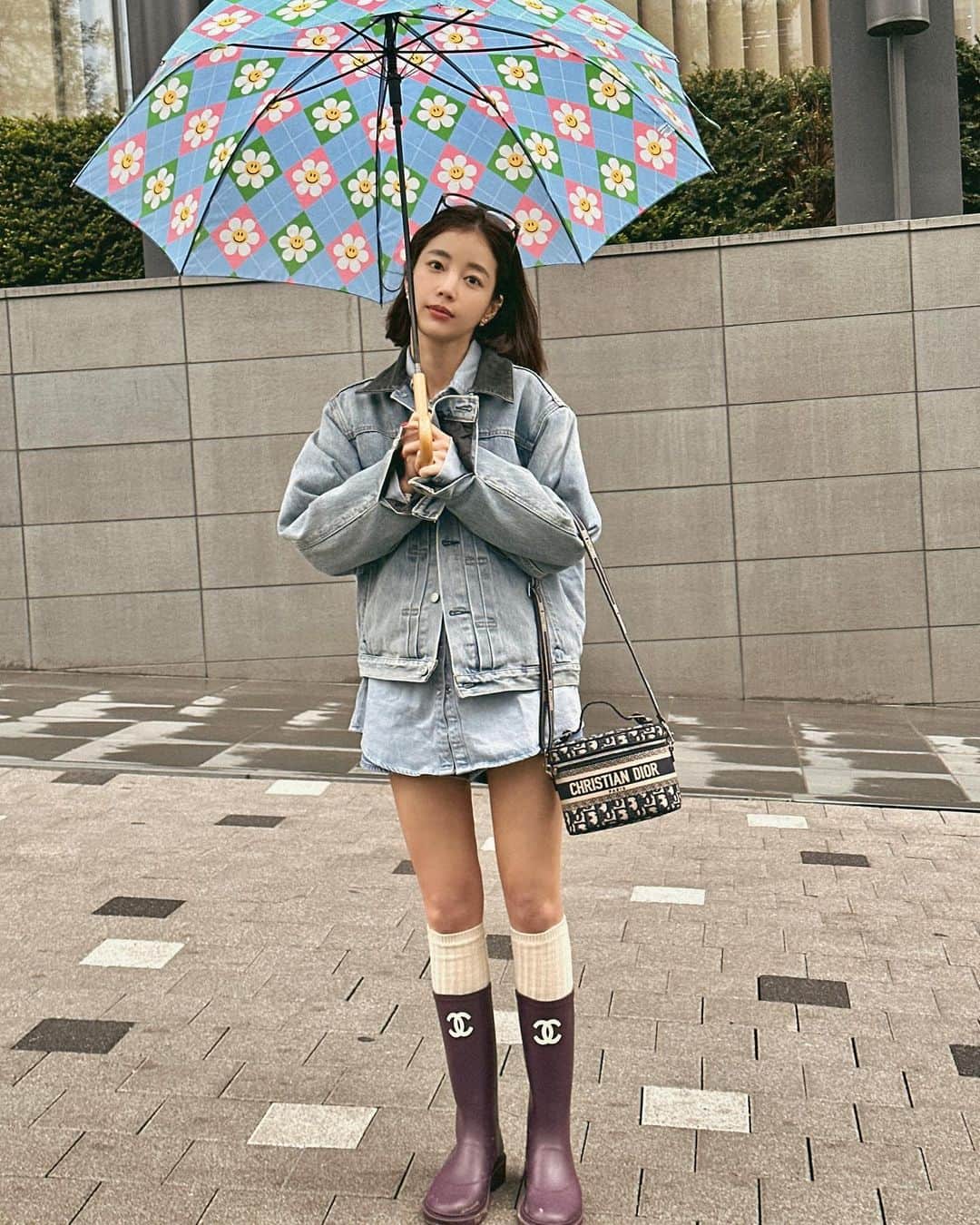 キ・ウンセさんのインスタグラム写真 - (キ・ウンセInstagram)「비오는날 화훼시장 🪴 그리고 화분 배달 🫰🏻 . . #kiootd🌿 #ootd」4月6日 16時17分 - kieunse