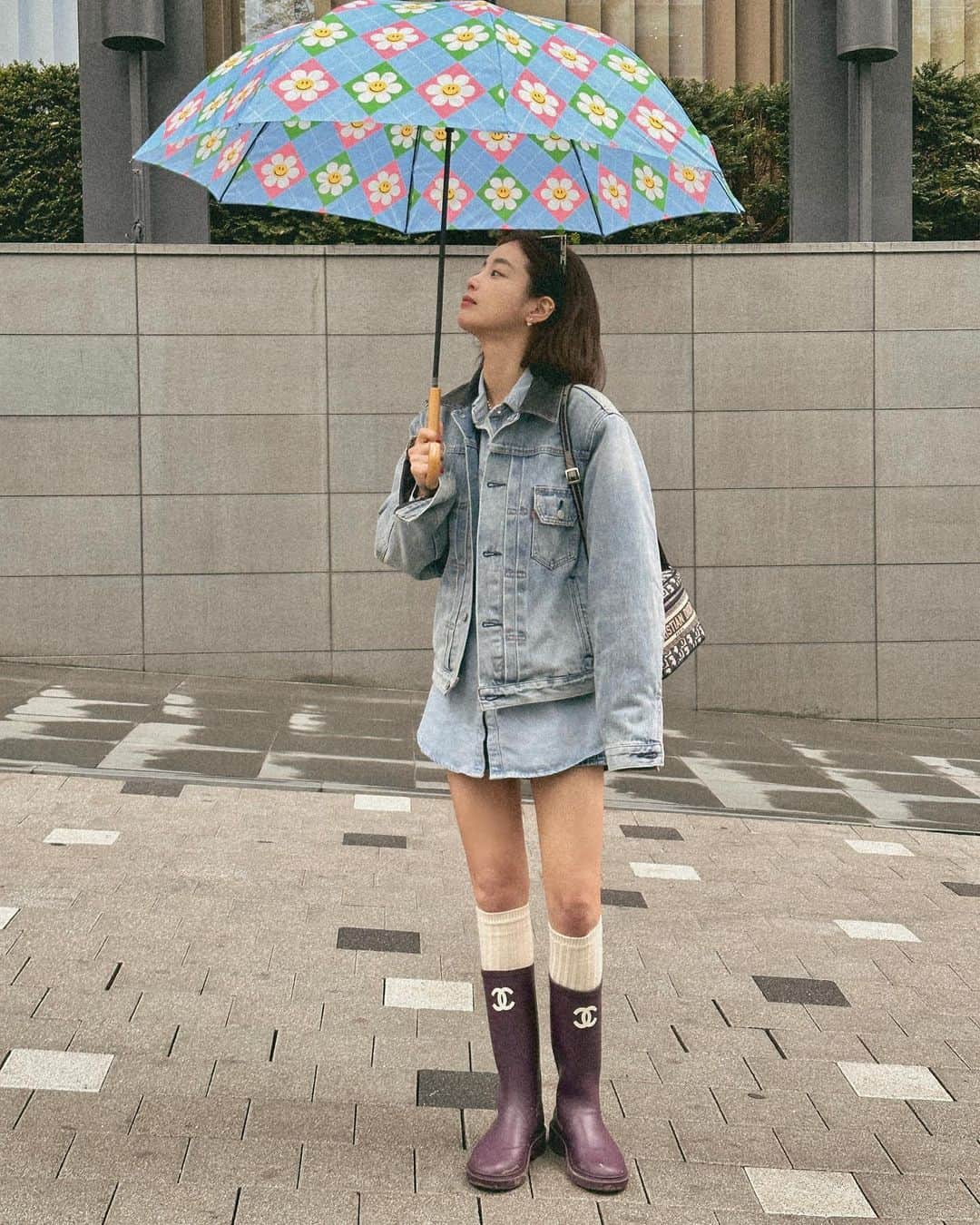 キ・ウンセさんのインスタグラム写真 - (キ・ウンセInstagram)「비오는날 화훼시장 🪴 그리고 화분 배달 🫰🏻 . . #kiootd🌿 #ootd」4月6日 16時17分 - kieunse