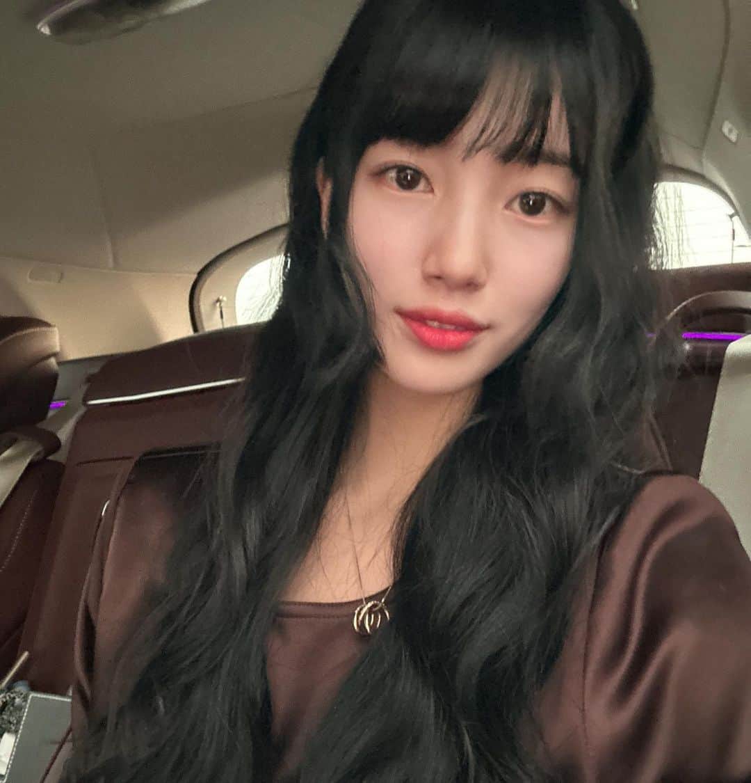 ペ・スジのインスタグラム：「조목밤 2편 하는 날 ❤️  @tenomahj  현아의 목요일 밤 ~~~~~~~~~~~~~~~~~」