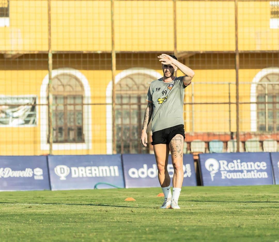 アルバロ・バスケスのインスタグラム：「. The SuperCup is here.  Vamos!」
