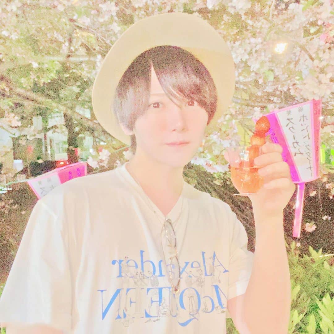 榊原尚のインスタグラム：「インターネットやめろ  #teamAstral #このフラッシュが良い #かわいい #かっこいい #フォロー #フォローミー #me #l4l #instafashion #instagood #instagram #instagramers #selca #selfy #selfie #insta #instalike #follow #followme #likeforlike #f4f  #最近ジャストサイズの服の良さがわかってきた #何事もぴったりが1番やね」