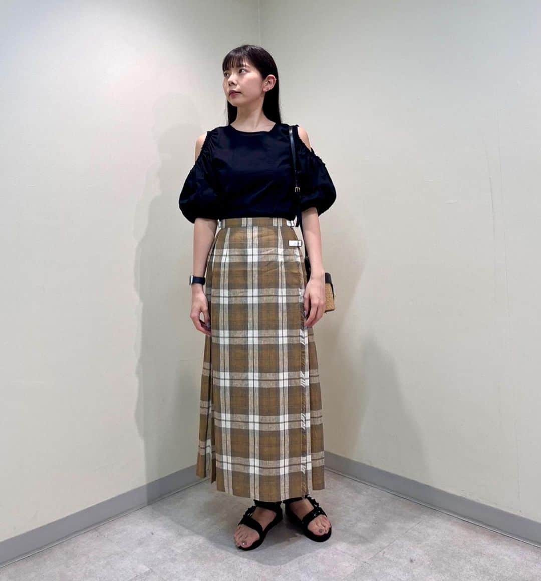 デミルクス ビームス 新宿のインスタグラム：「. 【O'NEIL OF DUBLIN MORE VARIATION】 本日4/6(木)より開催中です❣️  お買い上げのお客様には、ノベルティとしてリネン素材のトートバッグをプレゼントいたします✨ イベントに合わせた特別なラインナップも豊富にご用意しておりますので、是非この機会にご来店をお待ちしております🌼  ・・・・・・・・・・・・・・・・・・・・・・・ 📣インスタライブのお知らせ📣 4/7(金) 10:00〜@demiluxebeams と当アカウントから、インスタライブを配信いたします！モアバリエーションに関してご紹介いたしますので、是非ご覧くださいませ✨ . . #oneilofdublin #オニールオブダブリン #demiluxebeams #BEAMS #デミルクスビームス新宿 #beamsstaffstyling」