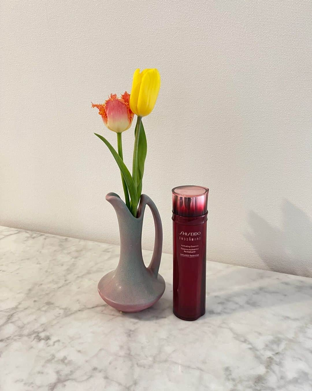 𝗔𝗜さんのインスタグラム写真 - (𝗔𝗜Instagram)「. @shiseido  @shiseido_japan  . . 新しくなった資生堂オイデルミンエッセンスローション。 . さらっとしたテクスチャーなのにちゃんと保湿されるからびっくり🫢✨ . プロフィールTOPの @baila_magazine  ブログにさくっとまとめました✍️🤍 . #2児ママ #30代ファッション #160cmコーデ #baila_magazine #BAILA #BAILA_オイデルミン #SESEIDO #オイデルミン #PR #スキンケア #オイデルミンエッセンスローション #チューリップ #お花のある暮らし」4月6日 7時57分 - ai_ueharabyta