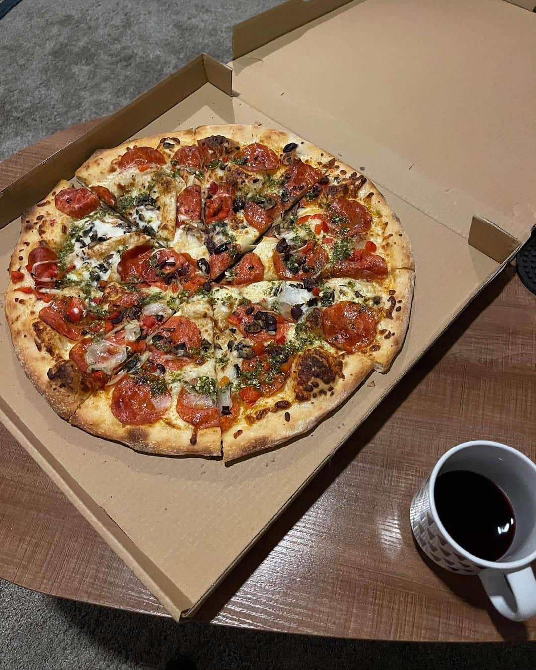 フェリシティー・パルマティアーさんのインスタグラム写真 - (フェリシティー・パルマティアーInstagram)「more bits and bobs from Kauai ⛰️」4月6日 8時19分 - flickpalmateer