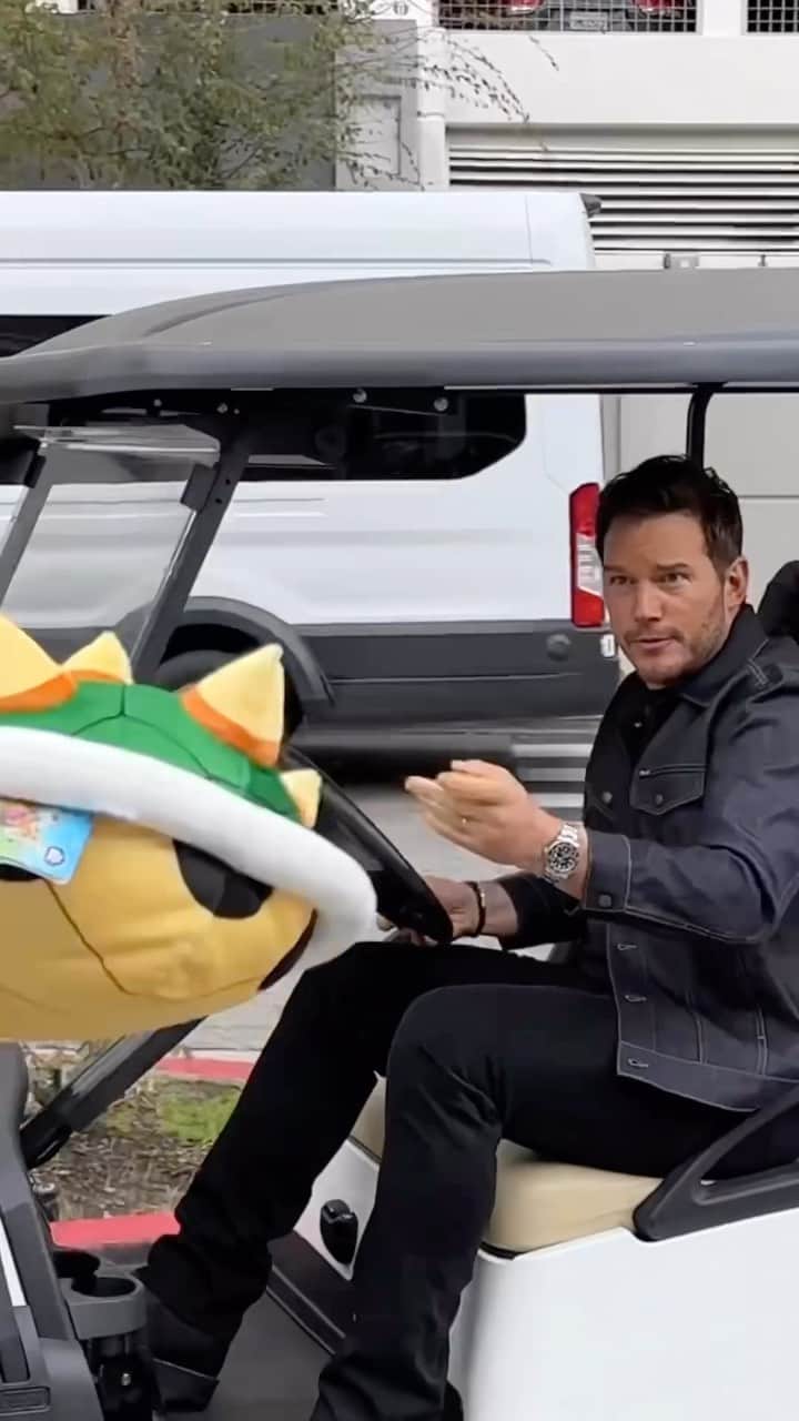 クリス・プラットのインスタグラム：「Actual footage of me pulling up to the theater because The Super Mario Movie is Now Playing!!! Wahooooo 🌈🎮🍄 #SuperMarioMovie」