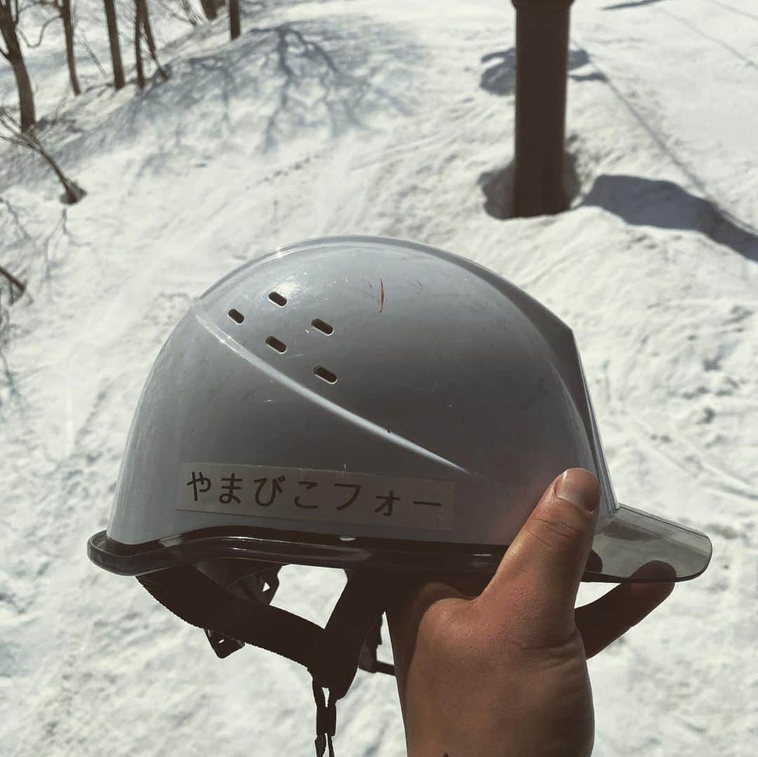 大久保勇利さんのインスタグラム写真 - (大久保勇利Instagram)「みんなありがとう〜 @snowboardmasters_jp  獲れました〜🥇  みんなのおかげです😊 ほんとにいつもありがとう！ ❤️💛💚  #loveandpeacekeepsnowboarding #🏂♨️🍻🔁」4月6日 9時22分 - yuriokubo727