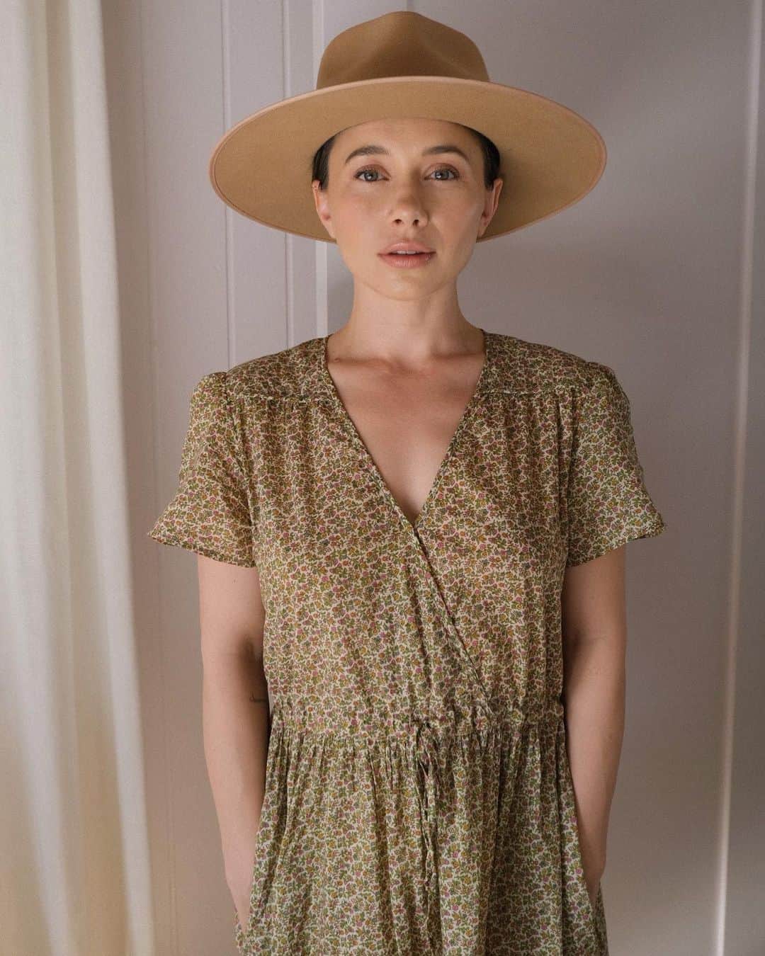 オレーシャ・ルーリンのインスタグラム：「Hi there, let me introduce myself ( or reintroduce ) my name is Olesya. I’m an environmentalist, a creative director, poet and yes an actor. I grew up living off the land in what was then Soviet Russia  in a small village of 12 houses. ( yes I have some stories to tell … I’m writing them all down for you… in a book of essays ). Both my parents are taxidermists and I grew up skinning and stuffing animals all while also being a “ Disney star”. I’m an activist and Mother Earth advocate that yes can trap a rabbit and skin a deer. It’s a wild world and I live in place of duplicity. If you’ve followed me for some time thank you. I hope the films and tv shows I’ve acted in have brought you joy or simply entertainment. There is nothing more that I love than having helped others disappear into the world of fantasy for an hour or so. If you’re new to my page HI!!You can find me with my family ( husband @joeypauline and our babe Ondine , my mama who lives with us @nataliyainlosangeles ) living outside of Yosemite National Park doing all kinds of mountain people things 🤣 as well as me being an occasional tv/movie star walking red carpets and making magic.. but mostly I’m a woman that loves the planet deeply. I hope you find helpful tips on how to be more sustainable and green in an attainable and real way. I believe in the small steps to a better planet and a better you. It’s not all or nothing. I love me some Botox and yes most of my makeup is clean beauty. I don’t eat mammals but my husband does. It’s a balance and I’m here to help if I can when it comes to your questions. I know more about products and services than I’d like to admit and if I wasn’t an actor I would have been a CEO of a large company like @seventhgeneration. I’m your friendly actress that’s also a Guinea pig for all things sustainable/ beauty/ health. Xxxx LOVE you all.   Yes this dress is sustainable. @christydawn makes the most stunning pieces to adorn yourself with all while caring for Mother Earth. 🌱 if you’re in the space to shop any of their collections please use my code at checkout 15OLESYA」