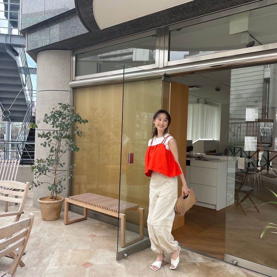 松井玲奈のインスタグラム：「本日発売の『大人百花』@otona_hyakka のファッションページに登場しています✨ 久しぶりのファッションの撮影はとっても楽しかったです🌸」