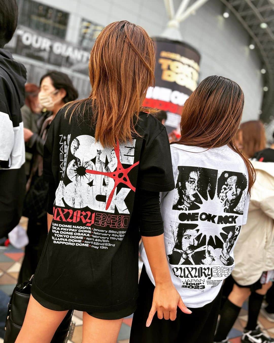 なーみのインスタグラム：「🪩 熱くてエネルギーの飛び交う空間だったぁ🔥 ワンオクの凄さ思い知らされた感😎  笑顔が見えて声援が飛び交って全身で受け止め楽しめる。  久々に何のつっかかりもない最高な空間🪩  TAKAのメッセージ、沢山の若い子達に届いたら素敵な☺️  🧒🏽👧🏻👩🏻👨🏽‍🦱🧒🏻fam.  #ONEOKROCK#TOKYO」