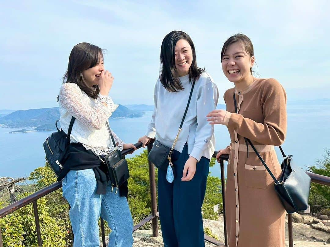 夢花らんさんのインスタグラム写真 - (夢花らんInstagram)「Best Friend💕 familyかな♡ 優しいみさおに助けられて🌸  みんなのクシャクシャの笑顔が大好き❤️ この後素敵な出会いがあり🫶 世界の広さを実感しました☺️  みさおちゃん♡ 私の破天荒にもついてきてくれてありがとうございました🙇‍♀️ 駅では私に走らされ、階段を使わされ😆 私が紹介する前に何故か♡ 子供達の顔と名前をすぐ覚えてくれていて💕 ありがとうっ👏  #bestfriends  #family  #94th  #takarazuka  #同期 #ありがとう」4月6日 10時10分 - yumehana.ran