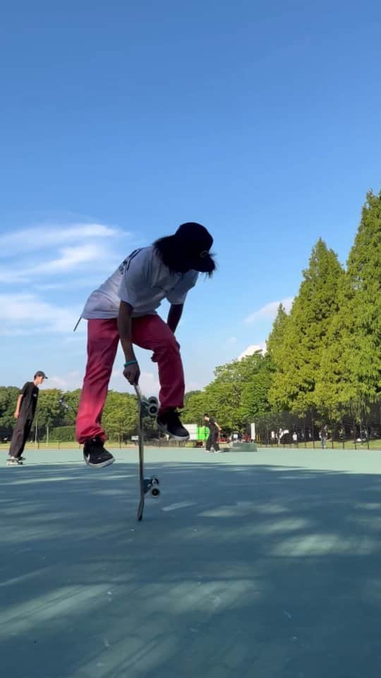 山本勇のインスタグラム：「Showing freestyle sk8 to the skaters that I met for the first time in @shonai_ryokuchi   #powellperalta  #bonesbearings #HASCO #fscom  #goodskates #superskateboarding #decomposedskateboards #riptide #totalhealthcare #nike #freestyleskateboarding  #isamuyamamoto  #skateboard #skateboarding #スケボー #スケートボード #skatecrunch  #skatecrunchmag  #braillskateboarding #metrogrammed  #berrics #redbull @powellperalta @bonesbearings @hascoskate @onepiece_staff @fscomsb @goodskates.inc @superskateboarding_ @decomposedskateboards @riptidesports @niketokyo @total_healthcare_nara  @redbull @berrics   #onepiece  #ワンピース #superskateboarding  #isamuyamamoto ©︎Eiichiro Oda/ Shueisha  #ONEPIECE #ワンピース ©尾田栄一郎／集英社 ©EiichiroOda/Shueisha」