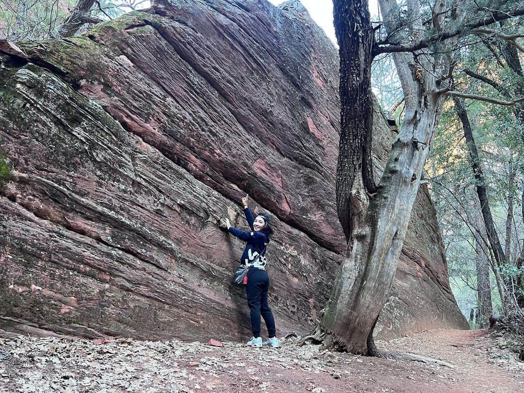 古江彩佳さんのインスタグラム写真 - (古江彩佳Instagram)「Arizonaに早入りしてセドナに行ったときの写真⛰  大っきい岩🪨も📷」4月6日 10時19分 - ayaka_furue27