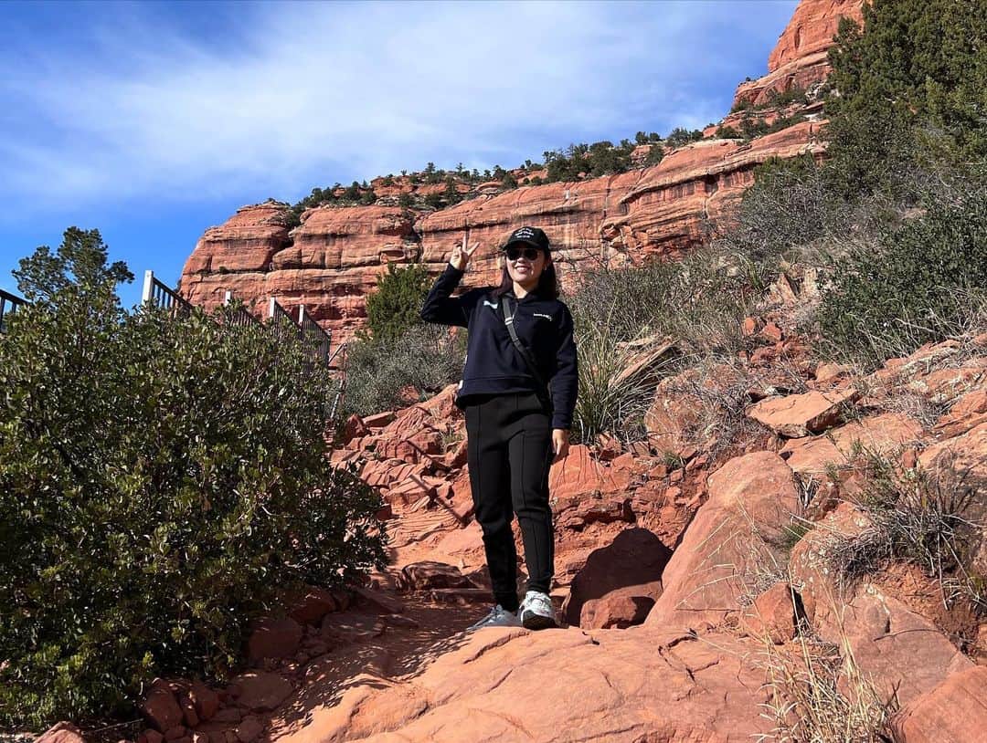 古江彩佳のインスタグラム：「Arizonaに早入りしてセドナに行ったときの写真⛰  大っきい岩🪨も📷」