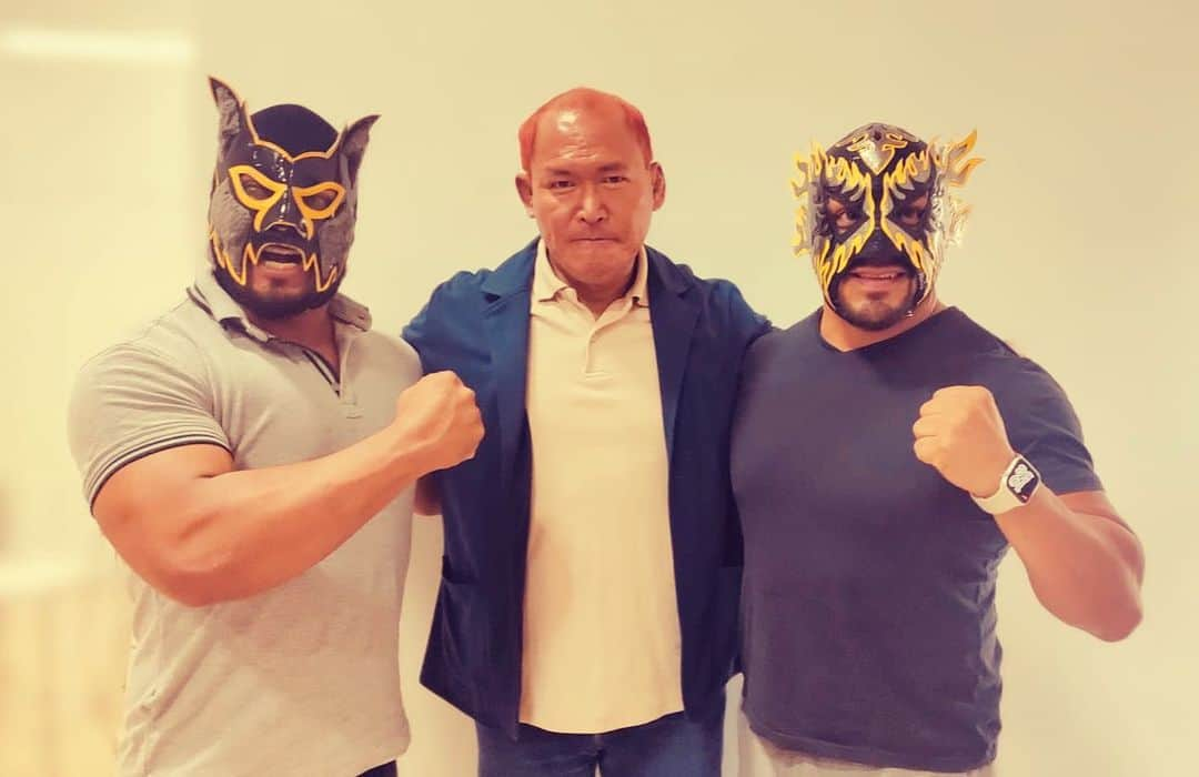 奥村茂雄さんのインスタグラム写真 - (奥村茂雄Instagram)「Miércoles 5 de abril @polvoracmll , @el_coyote_cmll y el #tifondeosaka en el Día de Medios de la Arena México. (C) @marianella_sossa  - - #cmll #arenamexico #polvora #coyote #okumura #guerrerosamurai」4月6日 10時21分 - okumuracmll