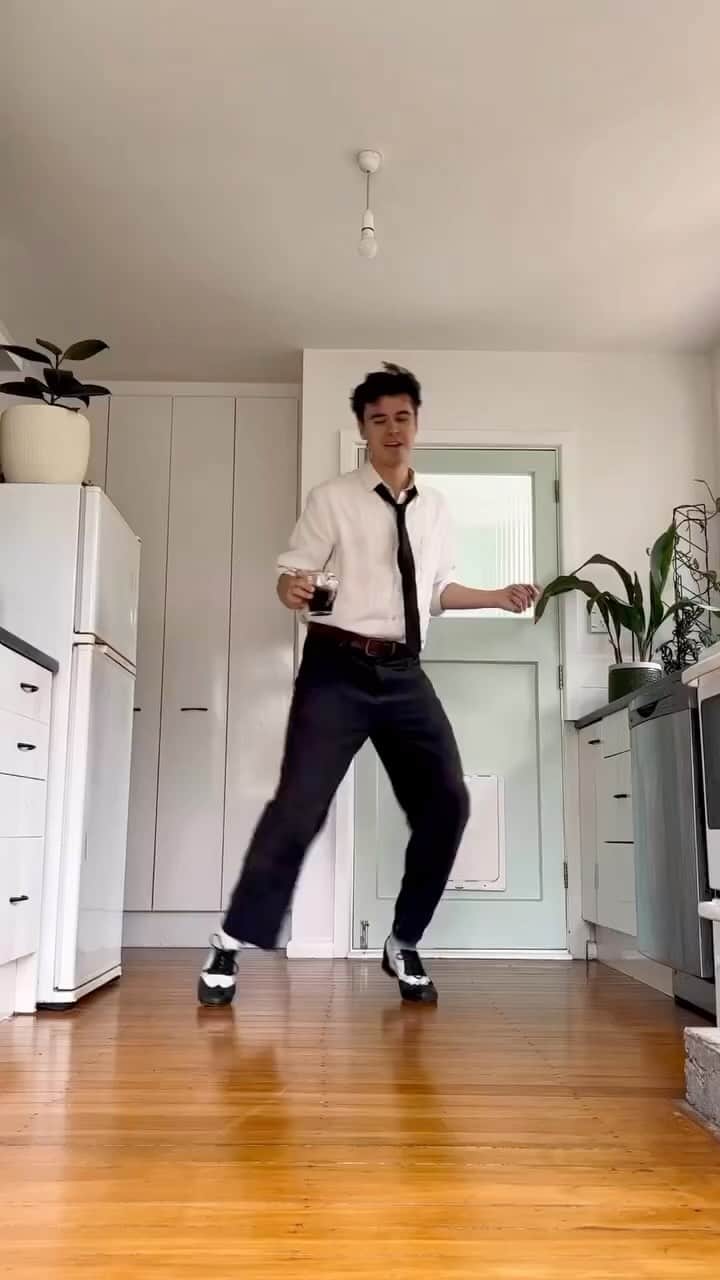ジェニファー・グレイのインスタグラム：「tappiness in action #tappiness #joy   @bayley_taps   via @voicereader2 ❤️  repost: @tap_dance_community」