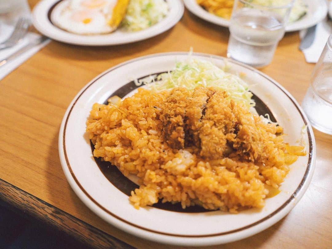 MAIKO さんのインスタグラム写真 - (MAIKO Instagram)「神奈川の定食屋さんにて。 銅像の如く動かなかったおじいが作ったピカタはこちら🤫  💭 具志堅ストアー4/5(水)のしーぶん(おまけ)YouTubeで話したやつね📺✨  #ピカタってなに #とにかく美味かった #おじい話しかけたら意外と喋るタイプだった #ピカタとトルコライス #sevenoops 📸 @kazu__oki」4月6日 11時00分 - maiko_oops