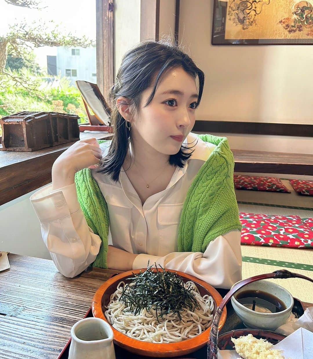 のインスタグラム：「韓国オンニ意識して 珍しくキレイめな感じにしてみた💭  ネックレスシンプルで可愛い💎 @aletta_jewelry_official  #韓国ファッション #韓国コーデ  #オンニ #데일리」