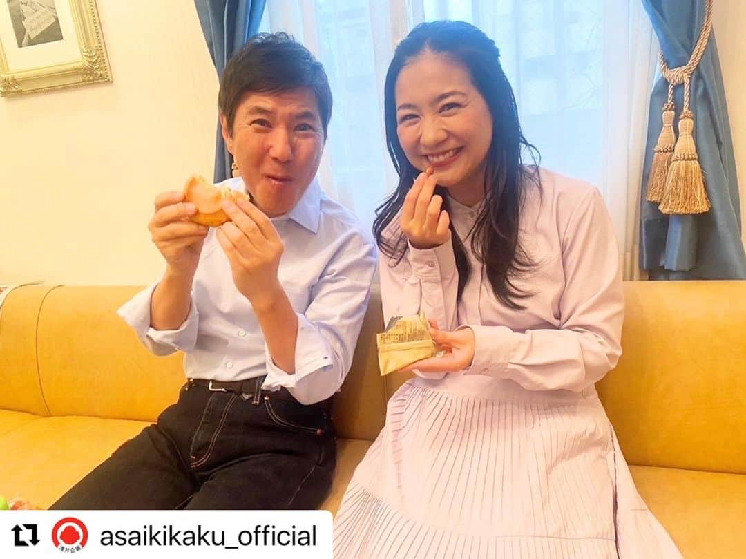 関根麻里さんのインスタグラム写真 - (関根麻里Instagram)「浅井企画の公式Instagramアカウント @asaikikaku_official ができました！撮影のオフショットなど普段見られない裏側がアップされるそうです！よかったらフォローしてみてください😊✨  #Repost @asaikikaku_official with @use.repost ・・・ 現場オフショット♪  親子での収録後、楽しそうに差し入れを食べているところを発見😉  浅井企画の仲良し親子です💁‍♀️  #浅井企画 #芸能事務所 #関根勤 #関根麻里#親子 #差し入れ」4月6日 10時58分 - marisekine