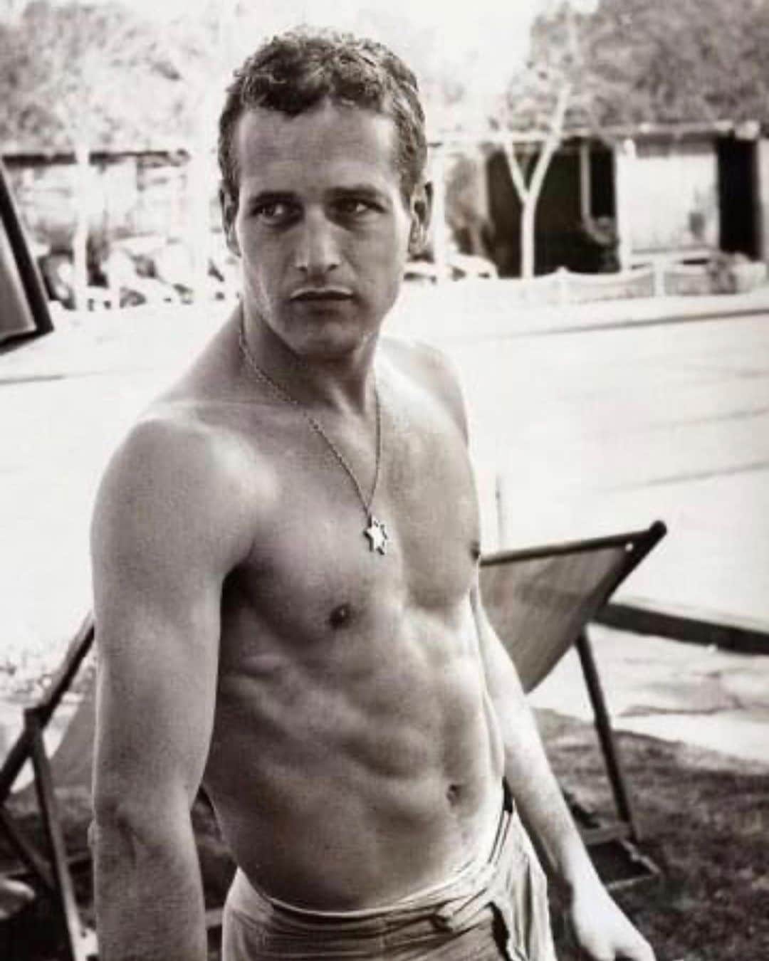 ジェニファー・グレイのインスタグラム：「chag sameach!   #paulnewman • via @jennikonner」