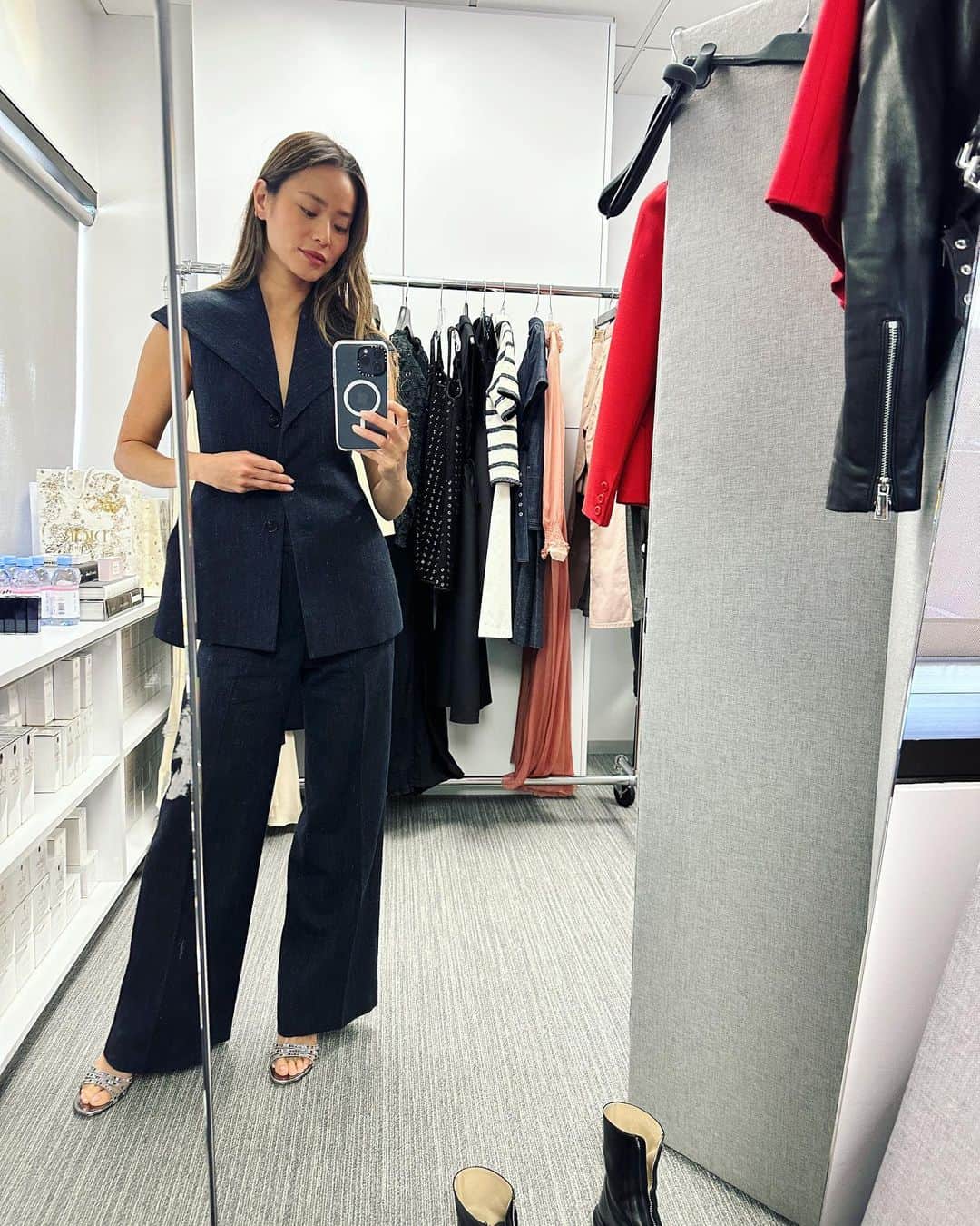 ジェイミー・チャンのインスタグラム：「Like a glove @dior」