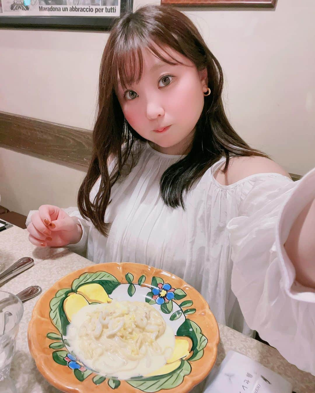 星野めいさんのインスタグラム写真 - (星野めいInstagram)「🙇🏻‍♀️上げ直しました🙇🏻‍♀️ いいねやコメントいただいたのにすみません😿  この前のお休みはイタリアンを食べたよ @napolimania.0428 🍝  初めてだったのでナポリマニアコースにしました🍽  お皿も盛り付けも美しい..✨ 目から幸せ...🥂  なんてお酒のすすむ前菜5種盛りなんだろう🤤と思いながらはじまって  お魚もお肉もパスタまでいただける大満足のコースでした🍝  この辺りでご飯食べる機会多いんだけど 日曜日空いているお店少ないので知れて嬉しい🤤  ピザも気になったのでまた行こう🍕  #ナポリマニア #渋谷グルメ #東京グルメ #贅沢ご飯 #ナポリマニアコース #PR #渋谷ランチ」4月6日 11時22分 - pometaaan