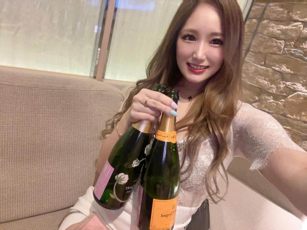 花咲うみのインスタグラム：「木曜日出勤😚🤍 昨日もたのちい1日にしてくれてありがとう✌︎︎(´ °∀︎°`)✌︎︎」