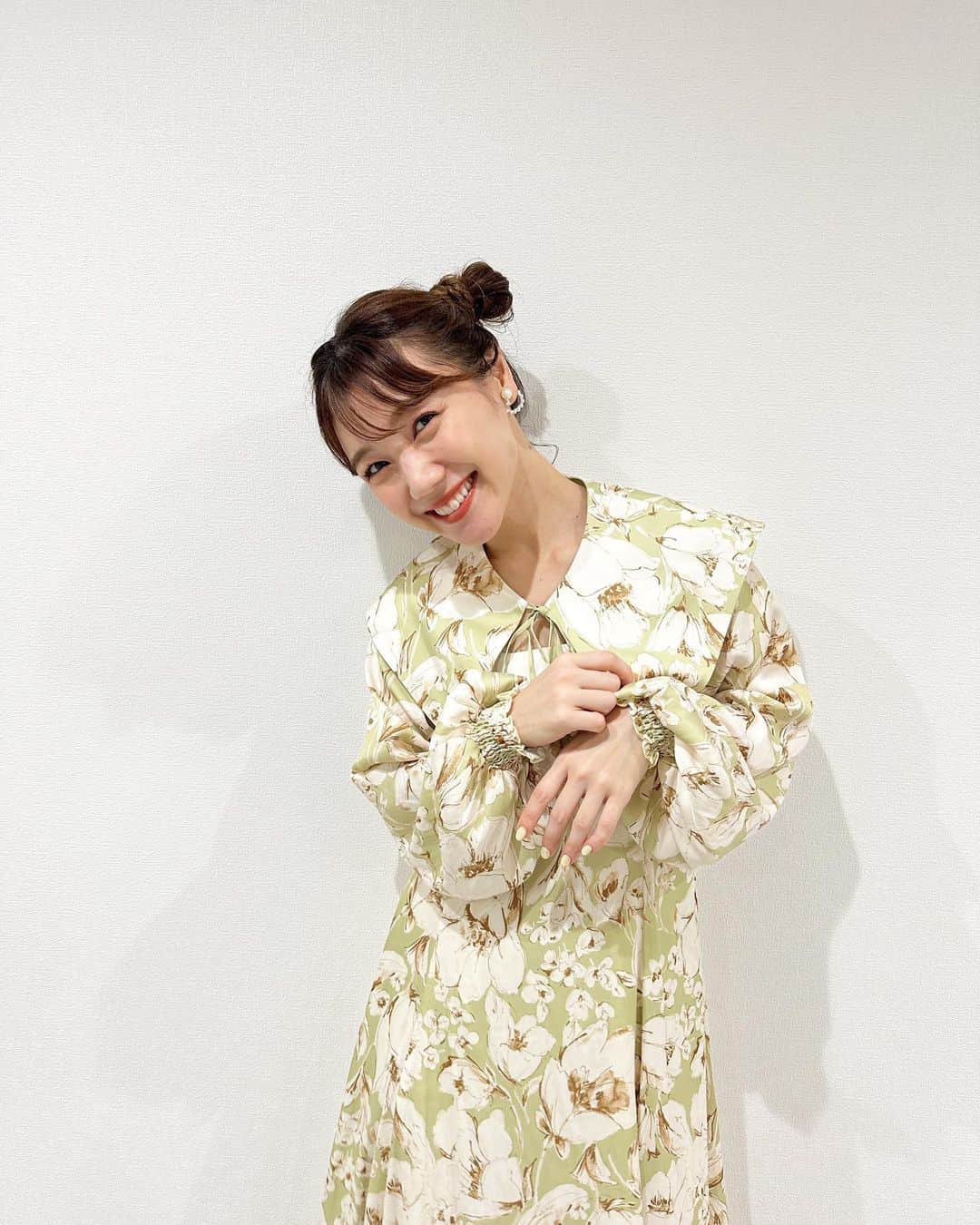 黒田りさのインスタグラム：「🌈 ちょっと前の事ですが…キャナルシティで開催中の噴水ショー⛲️ディズニーミュージアムアリーナ、メディア公開イベントのMCをさせて頂きました☺️🫶  歌舞伎俳優の中村隼人さん、ゴリけんさん、矢野ぺぺさんと一緒に好きなディズニー作品についてお話しできて楽しかったなあ🤍 夢いっぱいのアクアパノラマショー！ 期間中観に行ってみてくださいっ🦄  ミッキーヘアにしていったんだ🐭🤍 最近毎日つけている2WAYイヤリングは　@seadsmara さん🐚 パールを前にしてオケージョンにも、リングを前にするとカジュアルにも使えるよ✌️✨  それどこのー？ってよく聞かれて嬉しい🥺🤍 #ディズニー#アクアパノラマショー#キャナルシティ#ディズニーミュージックアリーナ」