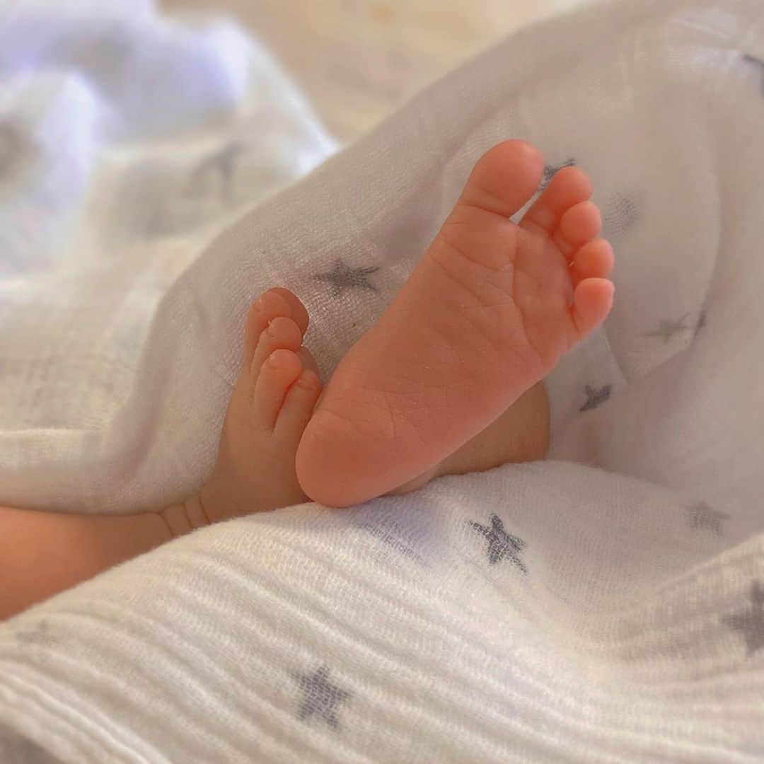 のインスタグラム：「私事で大変恐縮ですが、この度無事に第一子を出産いたしました。 母子ともに健康で感謝の気持ちでいっぱいです。 今度ともどうぞよろしくお願い致します。」