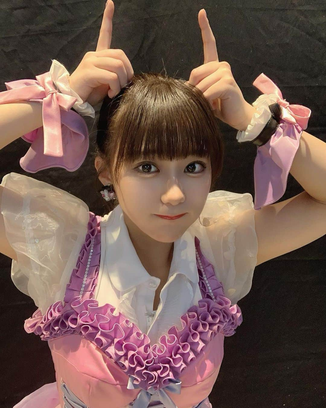 田中美久さんのインスタグラム写真 - (田中美久Instagram)「アイドルちゃんです♡ 推すなら今です😈💕💘  #上のボタン閉めるの忘れて #清楚系アイドル　 #とは違う感じになったの泣く　 #本番はちゃんと閉めた #あとスカート短すぎ #恥ずかしいけど #10年アイドル極めてると #バリアイドル全開で踊るねん #むしろ何歳になっても全然 #かかってこい　　  #にすれば #何でも許されると思ってた #ちなみに秋元先生は #ハッシュタグのこと #シャープっていってた ♯🥺、、、」4月6日 12時02分 - mikumonmon_48