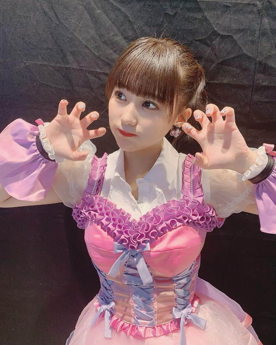 田中美久さんのインスタグラム写真 - (田中美久Instagram)「アイドルちゃんです♡ 推すなら今です😈💕💘  #上のボタン閉めるの忘れて #清楚系アイドル　 #とは違う感じになったの泣く　 #本番はちゃんと閉めた #あとスカート短すぎ #恥ずかしいけど #10年アイドル極めてると #バリアイドル全開で踊るねん #むしろ何歳になっても全然 #かかってこい　　  #にすれば #何でも許されると思ってた #ちなみに秋元先生は #ハッシュタグのこと #シャープっていってた ♯🥺、、、」4月6日 12時02分 - mikumonmon_48