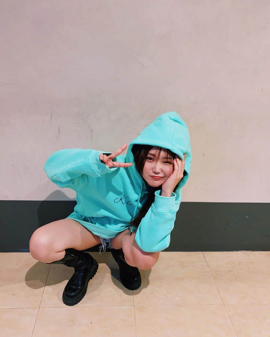 藤田早希さんのインスタグラム写真 - (藤田早希Instagram)「今年最初で最後の裏起毛パーカーかも🛼 芸人さんペースでV-1居ます🤪. . ☆☆☆☆☆☆☆☆☆☆☆☆☆☆☆☆☆☆☆☆☆☆☆. .  It might be the first and last lining of the year🛼. .  올해 처음이자 마지막 뒷기모일지도 🛼. . ☆☆☆☆☆☆☆☆☆☆☆☆☆☆☆☆☆☆☆☆☆☆☆. . . .  #ootd #outfitoftheday #ootdfashion #私服 #パーカー女子 #パーカーコーデ . . . .」4月6日 12時13分 - sakifujita