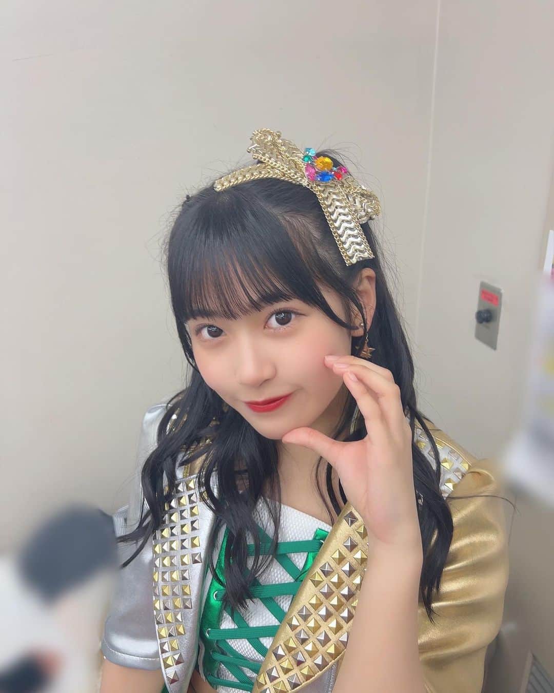杉山歩南のインスタグラム：「みどりの衣装めずらしかった💚🐢    #ハーフツイン」