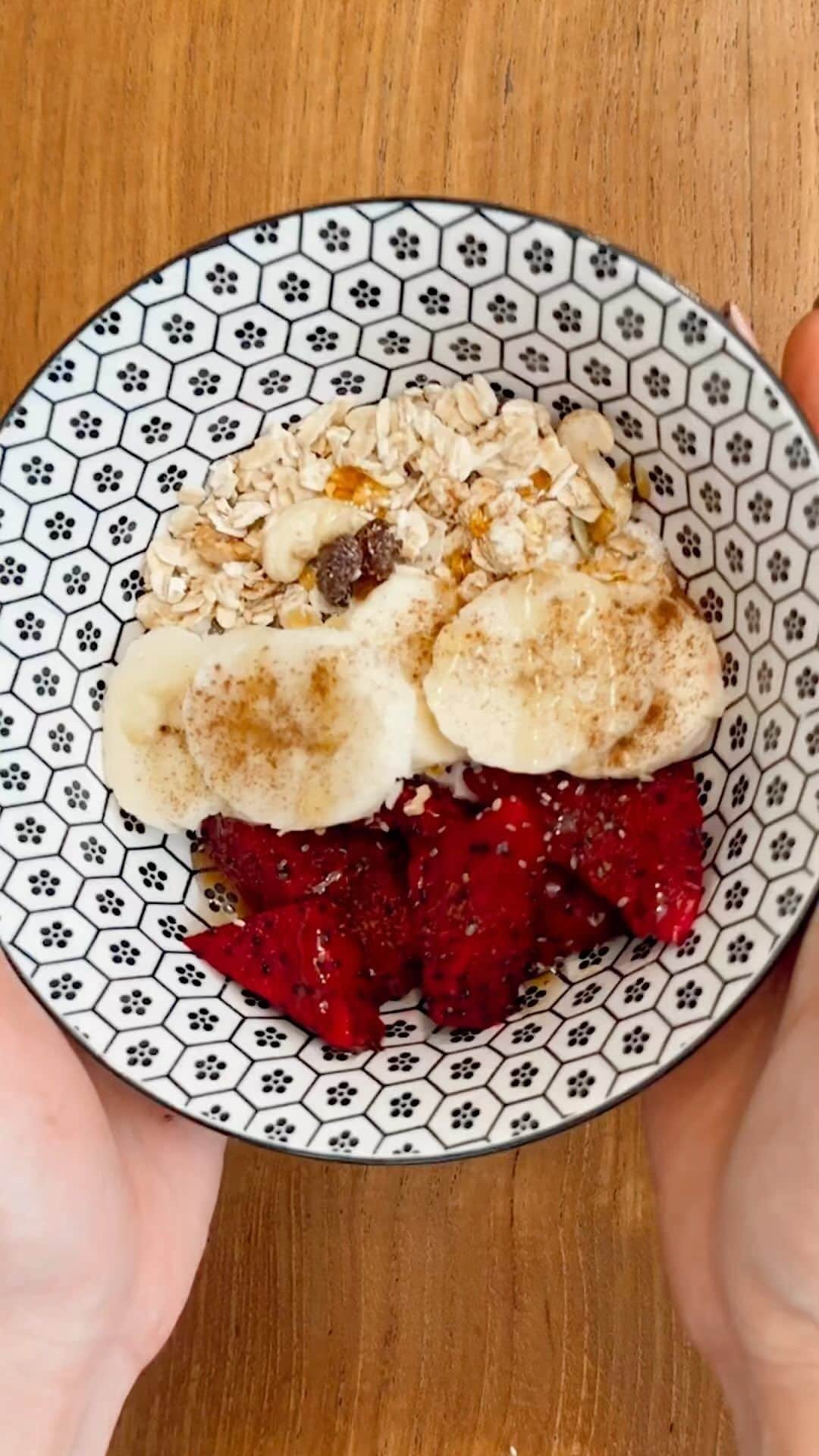 チェルシー・オリビアのインスタグラム：「Janji buat temen2 yg puasa jangan ngiler yahh, ini ide buat buka puasa❤️❤️ Selamat Berpuasa 😘☺️ berbukalah dengan yang SEHAT ❤️  . . Buat temen-temen Katolik , Selamat Kamis Putih 🙏🏼」