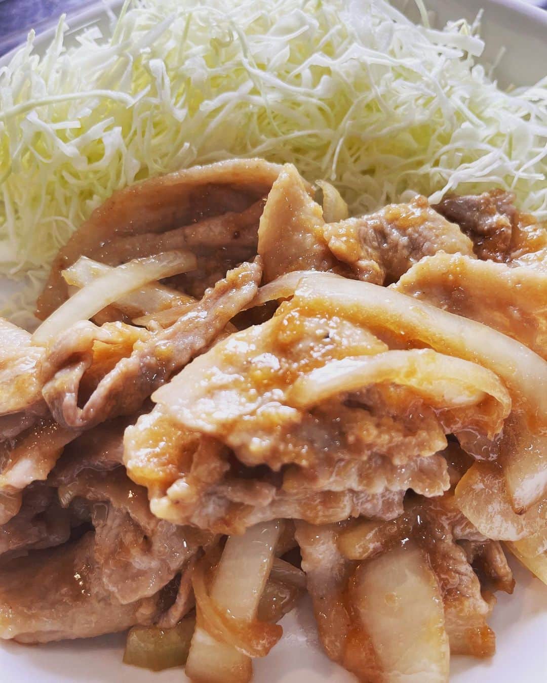 Shinnosukeのインスタグラム：「タモさん風生姜焼き。 うま🤤  #delicious #タモリ さん #生姜焼き」