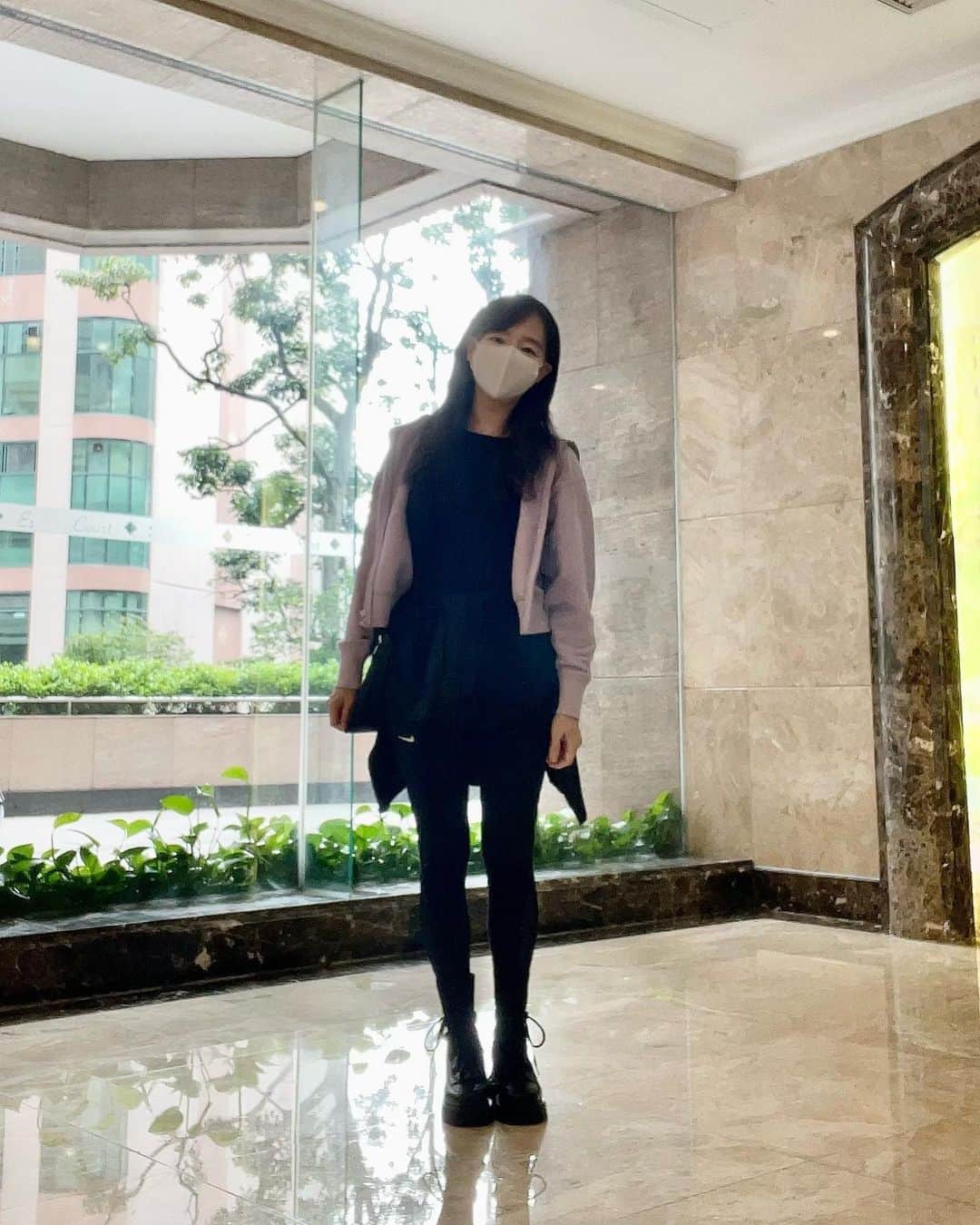 アグネス・チャンのインスタグラム：「My walking style. Trying to walk as much as possible everyday.」