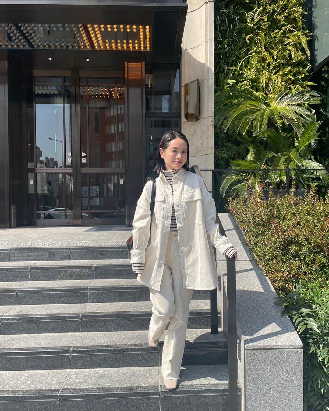 寺田有希のインスタグラム：「打ち合わせに行くだけでも、 ちょっとオシャレなんか しちゃったりなんかして☺️✨  それだけでもテンションが上がる！  #フリーランス #フリーランス女子 #打ち合わせ #春コーデ #春服コーデ #寺田有希 #teradayuki」