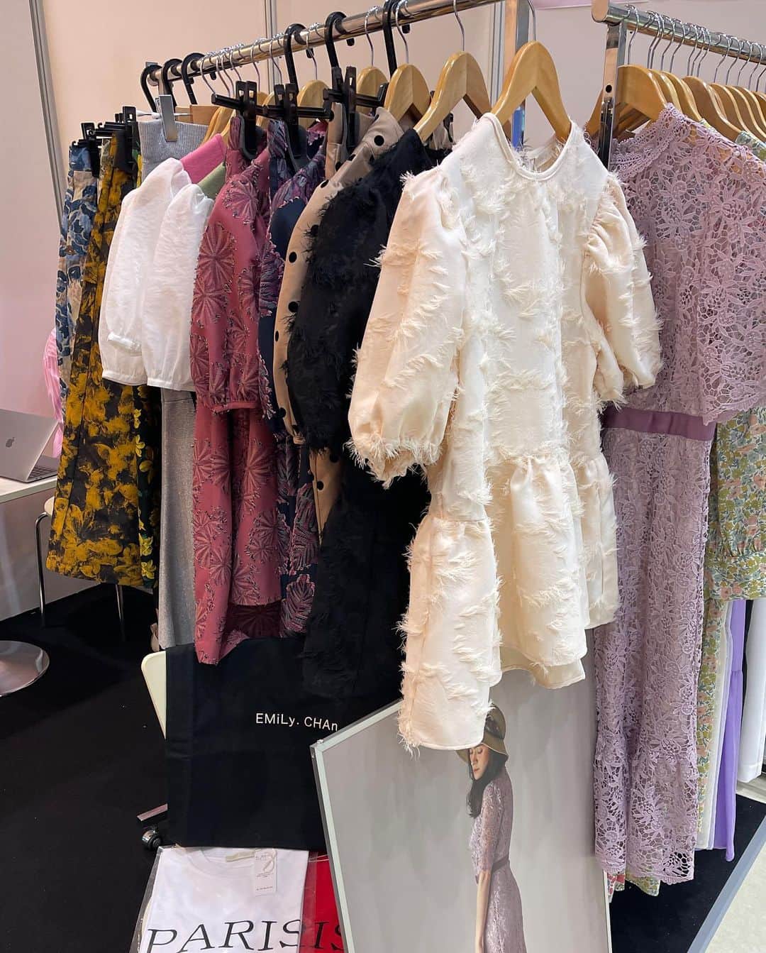 mikaさんのインスタグラム写真 - (mikaInstagram)「♥︎︎∗︎* FaW TOKYO（ファッションワールド東京）【春】 @fashionworld_dg のイベントに 公式アンバサダーとしてお邪魔してきました☺︎  アパレル、シューズ、バッグ、小物など 沢山のファッションアイテムを見てきた！ 実際に商品を作る企業さんのお話を聞けて こだわりに対する熱意を感じたよ✨  #pr #fawtokyo #fawtokyo_spirit #デジタルファッション #サステナブルファッション #フェムケア #メタバース #サステナブルコーデ #サステナブル #ファッションワールド東京 #fashionworldtokyo」4月6日 14時12分 - _mika.___